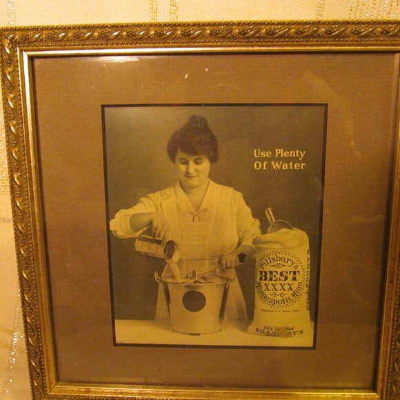 PILLSBURY FLOUR GIRL PICTURE UNDER GLASS NICE FRAME KITCHEN WALL DECOR. - Picture 1 of 6